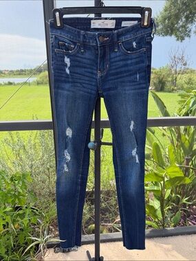 Hollister Women's Distressed Dark Blue Low Rise Super Skinny Jeans 00S w23/l28